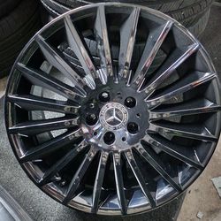 Mercedes nineteenrnet factory gloss black wheel