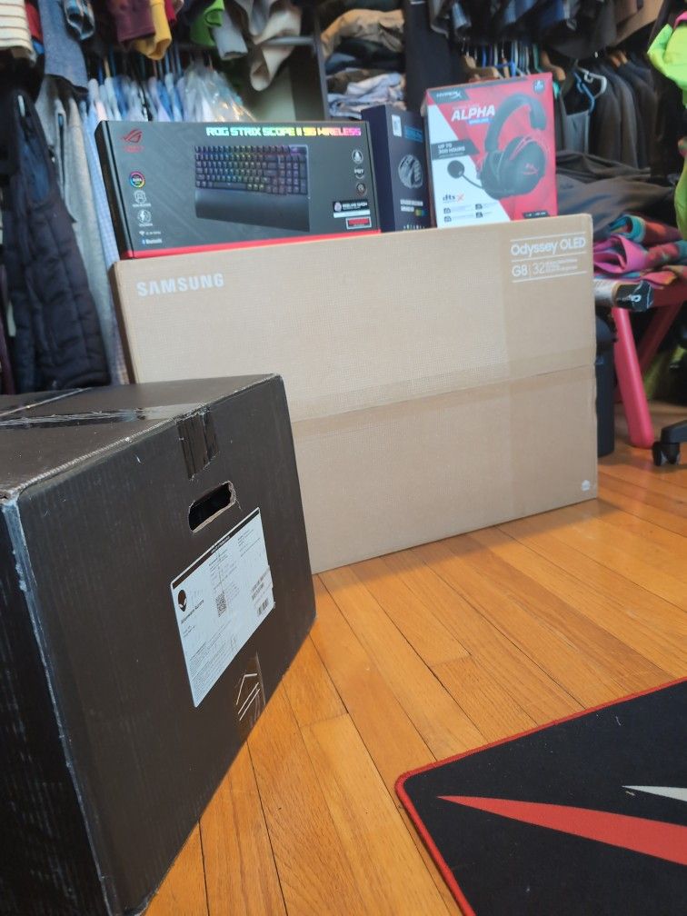 Alienware Gaming PCs & Samsung 32" OLED Monitors