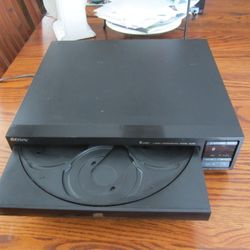 Sony CDP C305 5 disc CD player - Tested And Works
