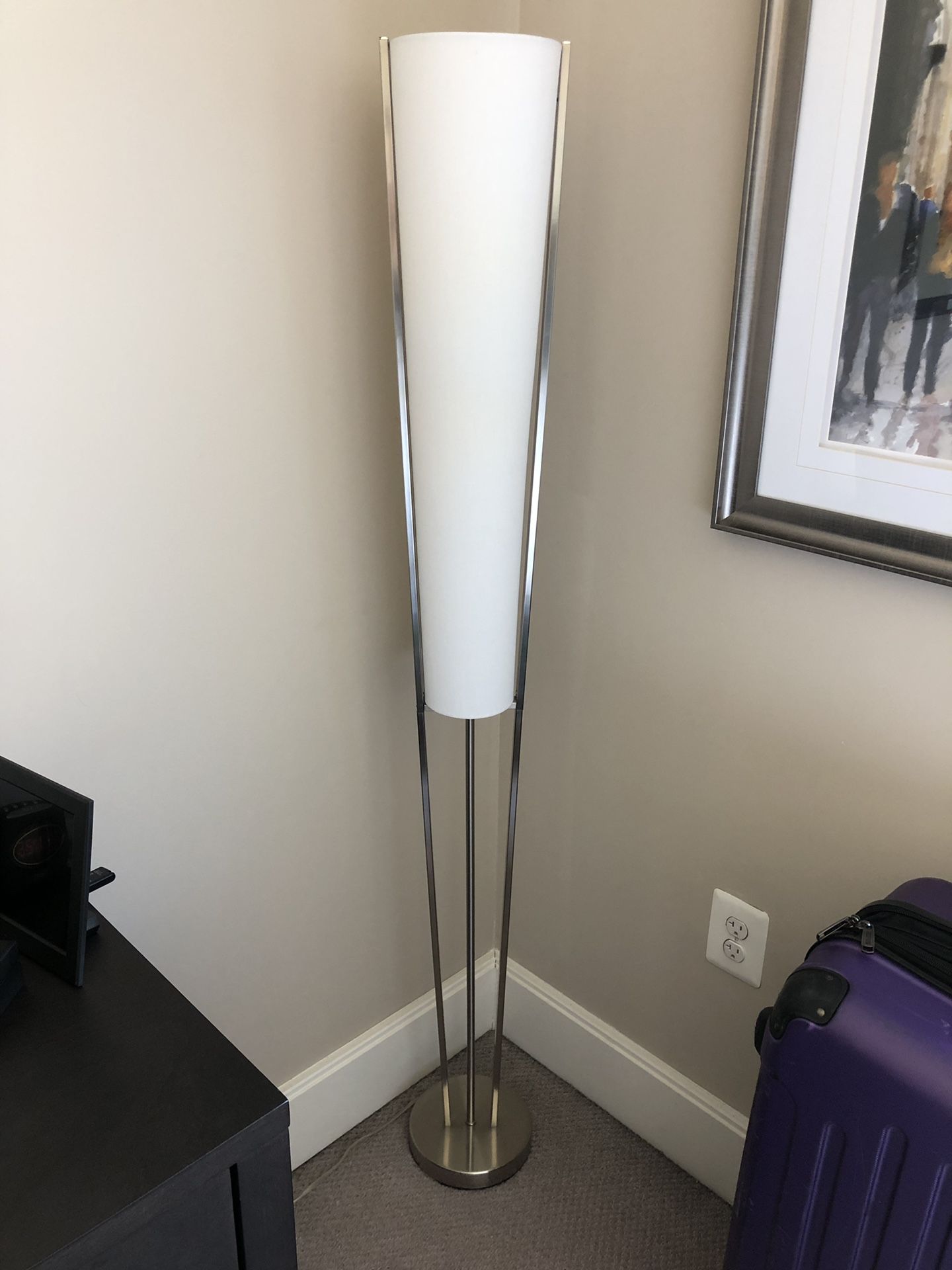 Floor lamp (white w silver) - in Reston VA