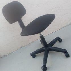Small Black Rolling Swivel (360°) Office Computer Desk Task Chair - Comfortable Fabric Seat & Backrest - Adjustable Seat Height & Adjustable Backrest
