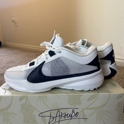 Nike Basketball Shoes. Zoom FREAK 5's. 8 in men's 