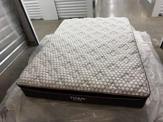 Like New Brooklyn Bedding Titan Plus Elite Queen Mattress