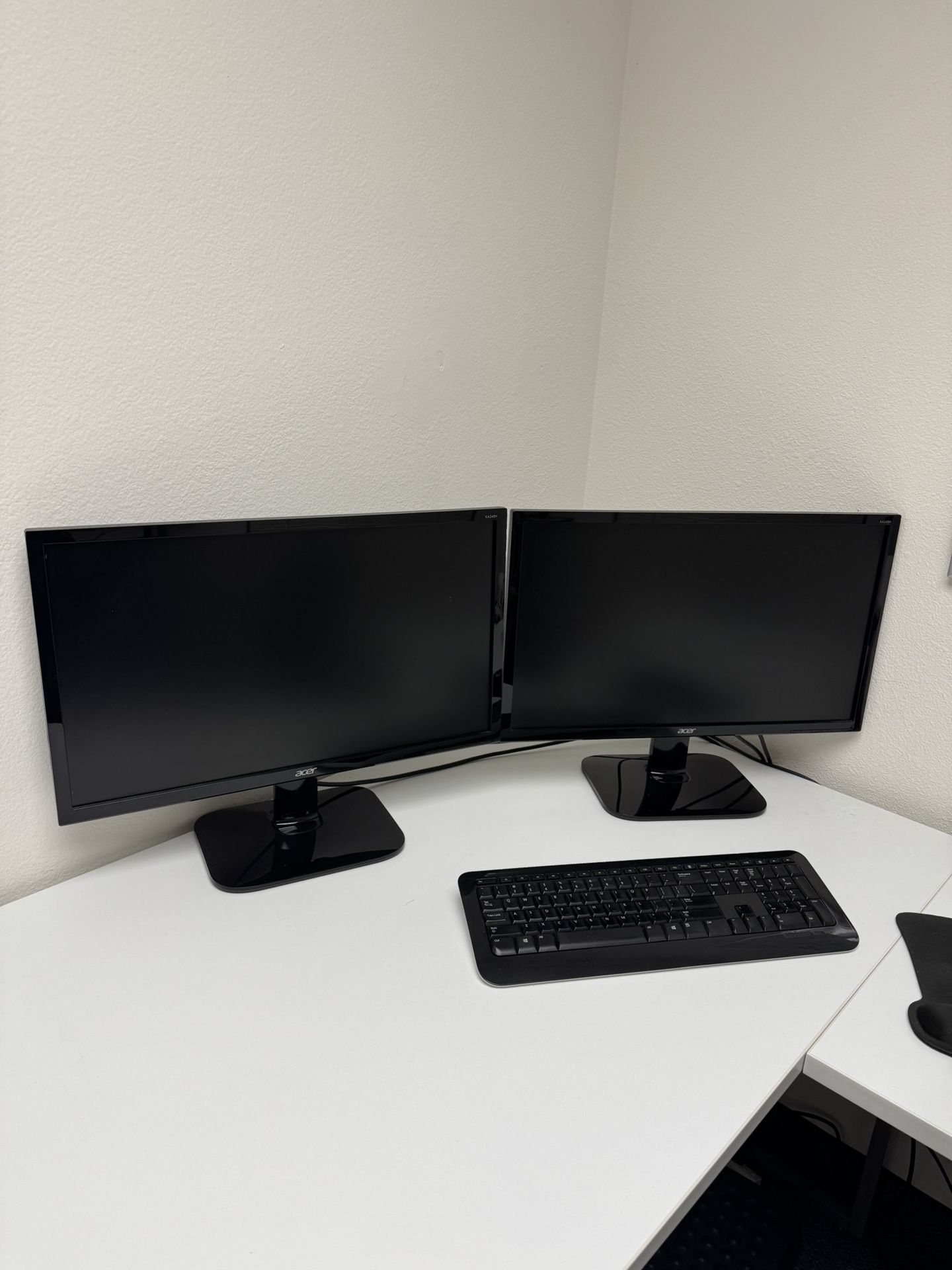2 Acer 24 Inch Computer Monitors screens