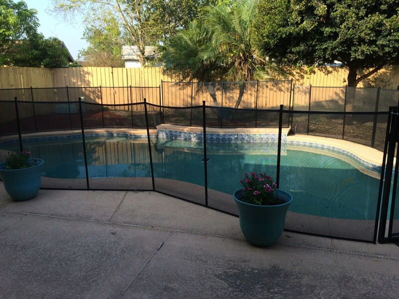 Safe fence for pool