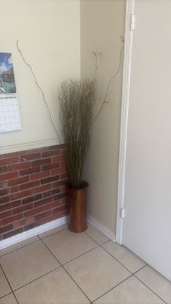 Artificial plant with base