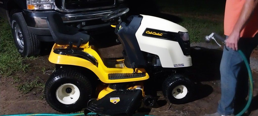 Cuba Cadet Riddig Mower