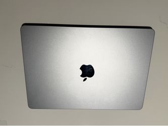 MacBook Air M2 (2022) 13.6" — 16GB RAM / 512GB SSD — Space Gray