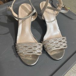 Like New Ladies Short Heels Size 8