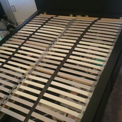 Bed W/ Frame And Drawers