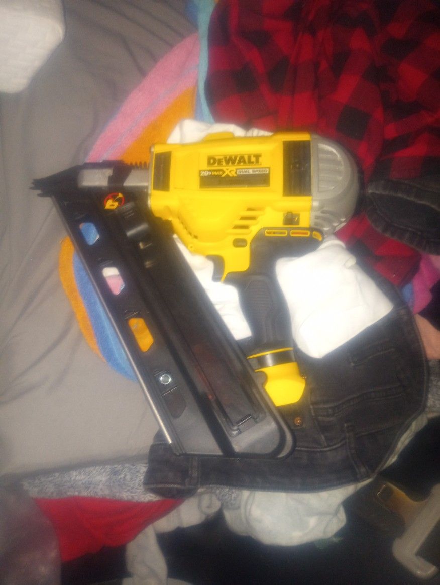 DeWalt DCN692
