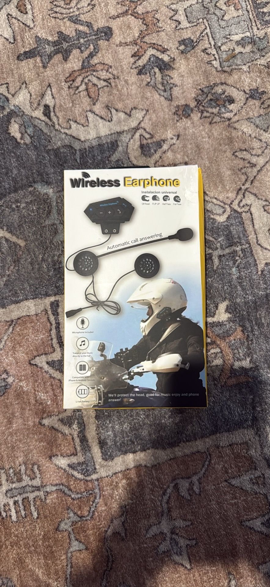 Helmet earphone