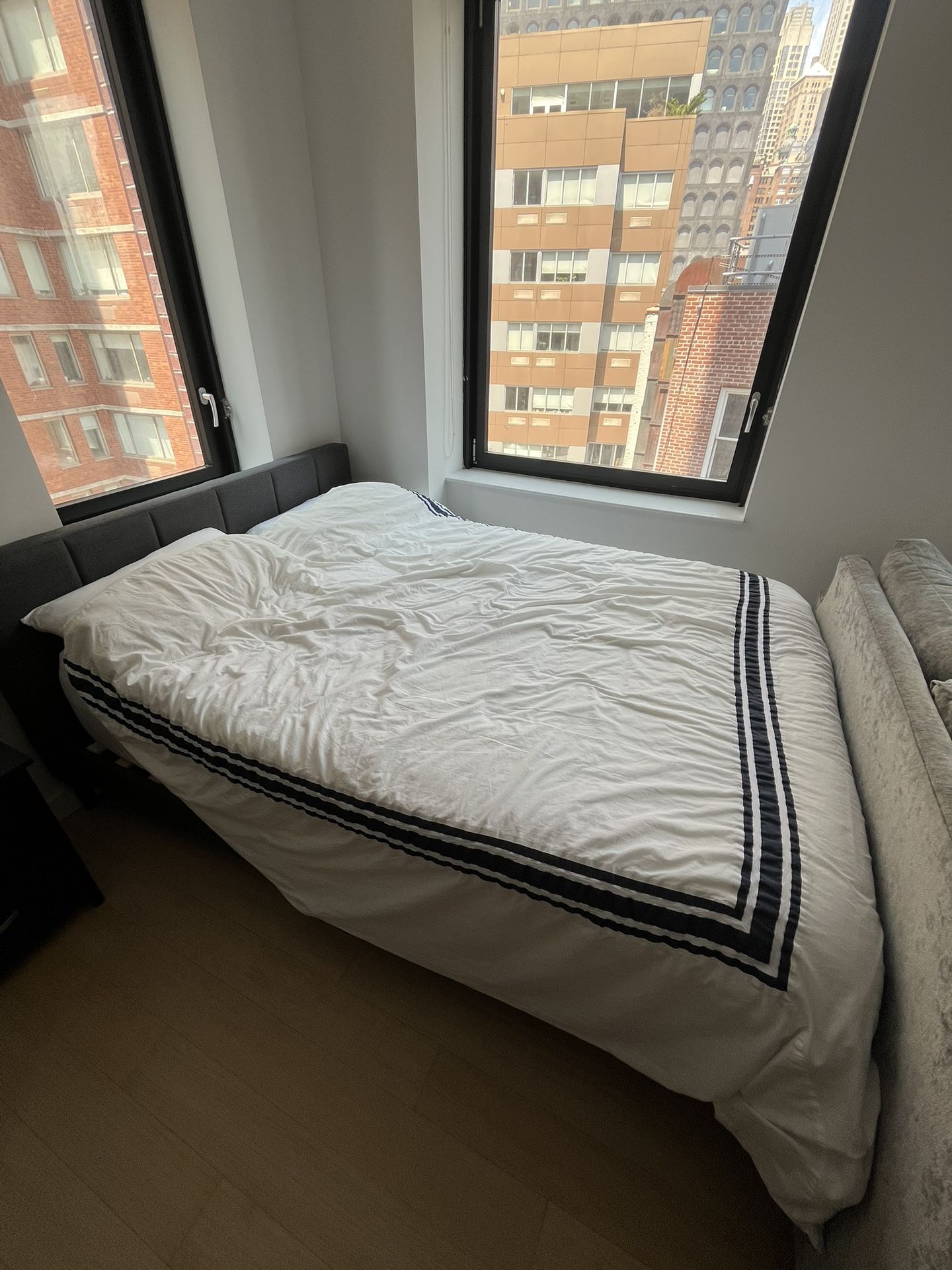 Zinus Queen Size Mattress And Bedframe