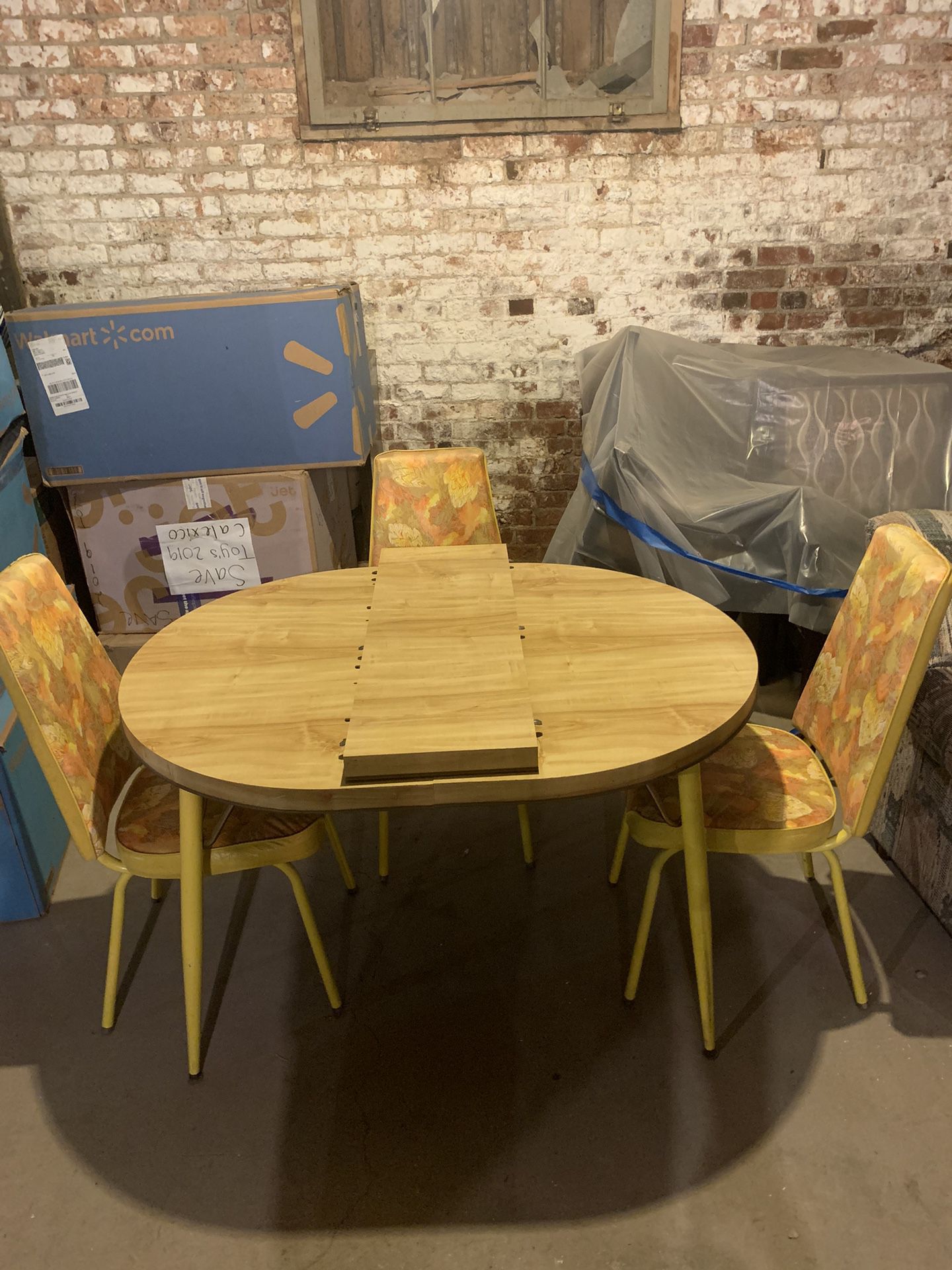Vintage Retro Douglas Furniture Co. Yellow Dinner Table with Extender and 3 chairs Dinnete Set