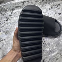 Onyx Yeezy Slides 9.5