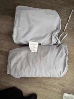 Twin/XL Twin Sheet Set in solid gray.