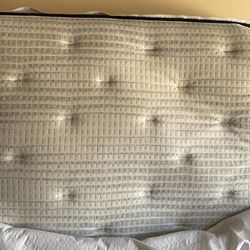 Nice queen size mattress