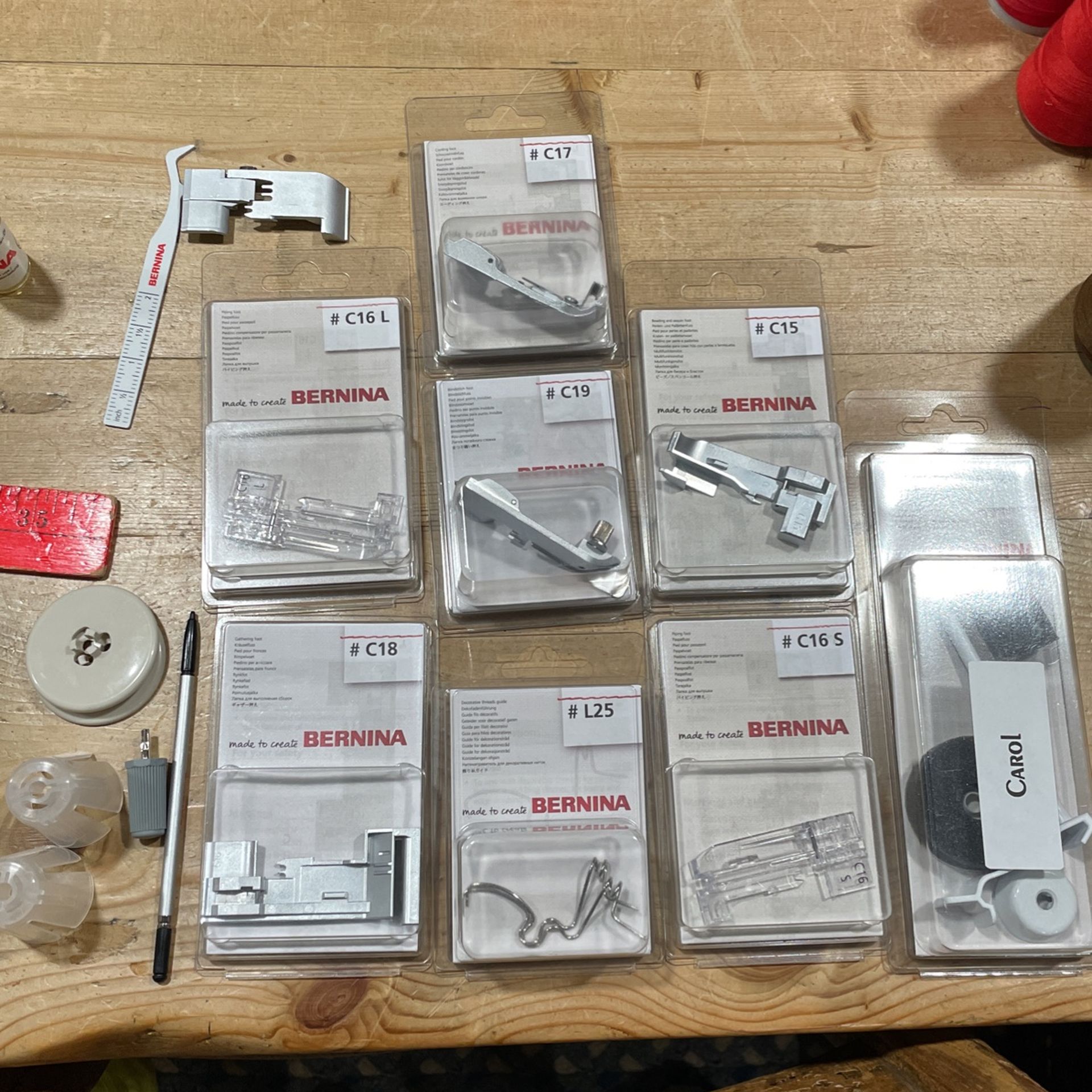 BERNINA L 890 SERGER OVERLOCK MACHINE LIKE NEW for Sale in Marysville