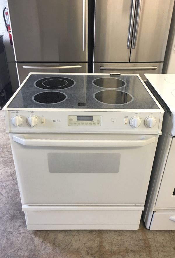 White General Electric Stove! Glass on top! Excellent conditions! 4 months of warranty and fast
