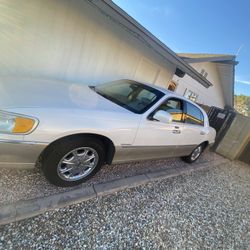 2001 Lincoln Town Car