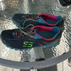 Sketchers Tennis Shoes 