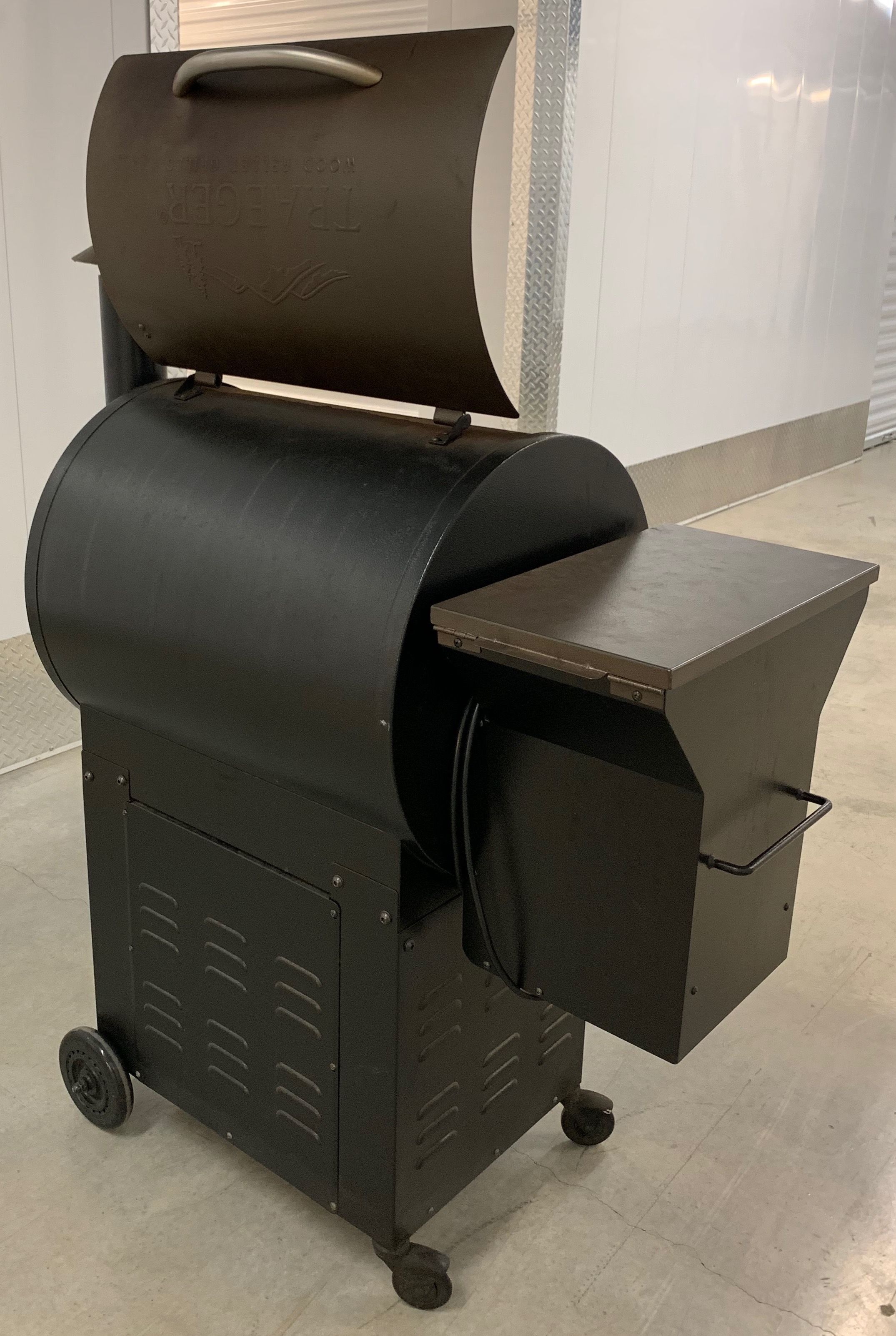 Traegar Century Wood Pellet Grill Smoker BBQ07C.01 for Sale in Bellevue