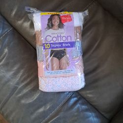 New In Bag/ Hanes Cotton Tagless  Briefs