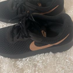 Nike Woman Tennis Shoes 👟 