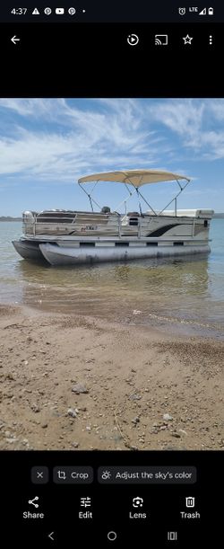 2001 Sun tracker Regency party barge