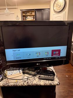 32" LG TV