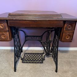 Antique Singer desk / sewing machine