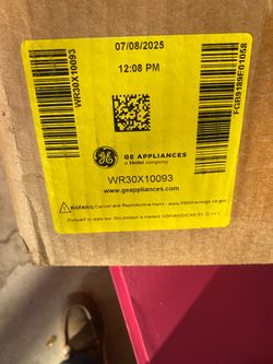 Ice maker GE new
