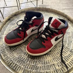 Jordan 1 Mid