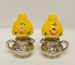 Vintage Cape Cod oil lamp salt & pepper shakers yellow plastic with metal base