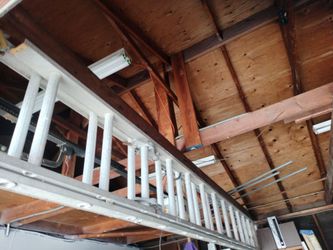 Aluminum extension ladder 50 ft