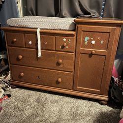 Ragazzi Convertible Crib and changing table/Dresser