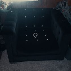 Black diamond couch, girls, best friend 
