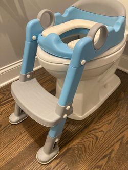 Very sturdy potty seat with adjustable height ladder and grab bars - like new for toddler potty training
