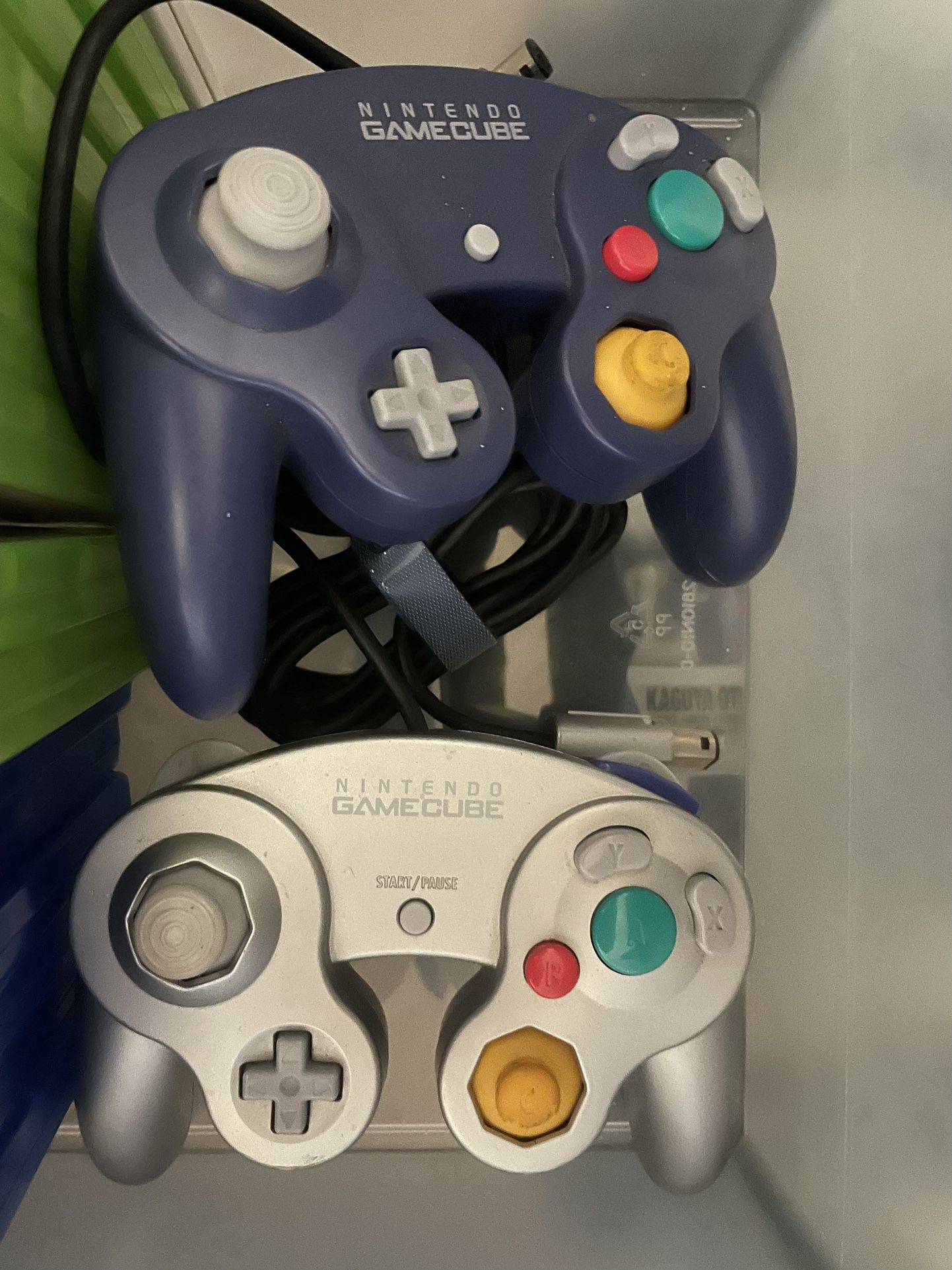 2 Gamecube controllers
