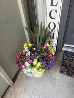 MOVING SALE! Front Door Décor Bundle – Wreath, Flowers & Welcome Sign $30