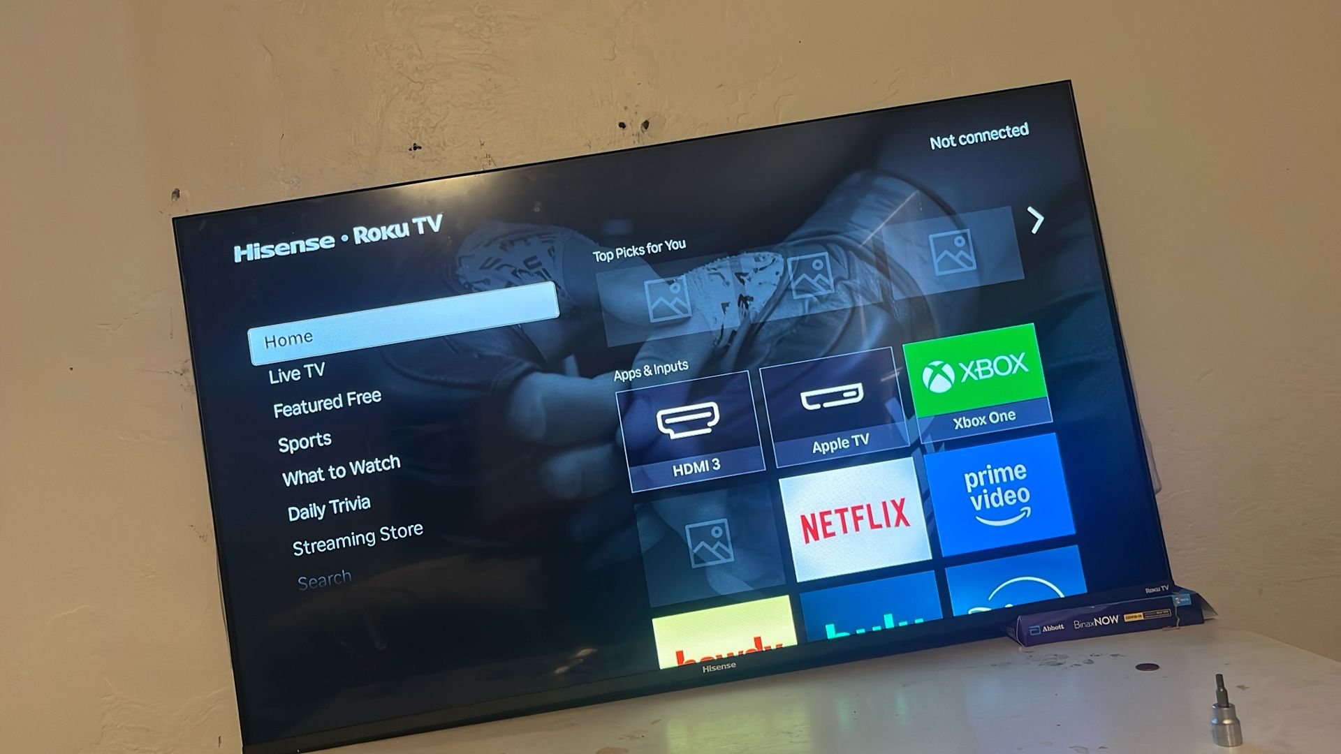 Flat Screen Hisense • Roku TV 45 Inch