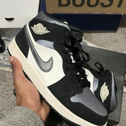 Jordan 1 Mid Smoke Grey 
