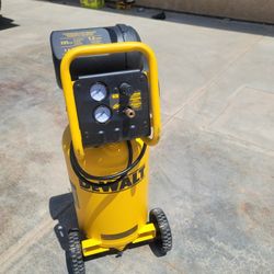 DEWALT 15 Gal. Portable Electric Air Compressor