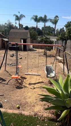 Free kids swing set