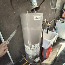 40 Gallons Boiler De Gas Semi Nuevo Solo Un Año De Usado  De Usado