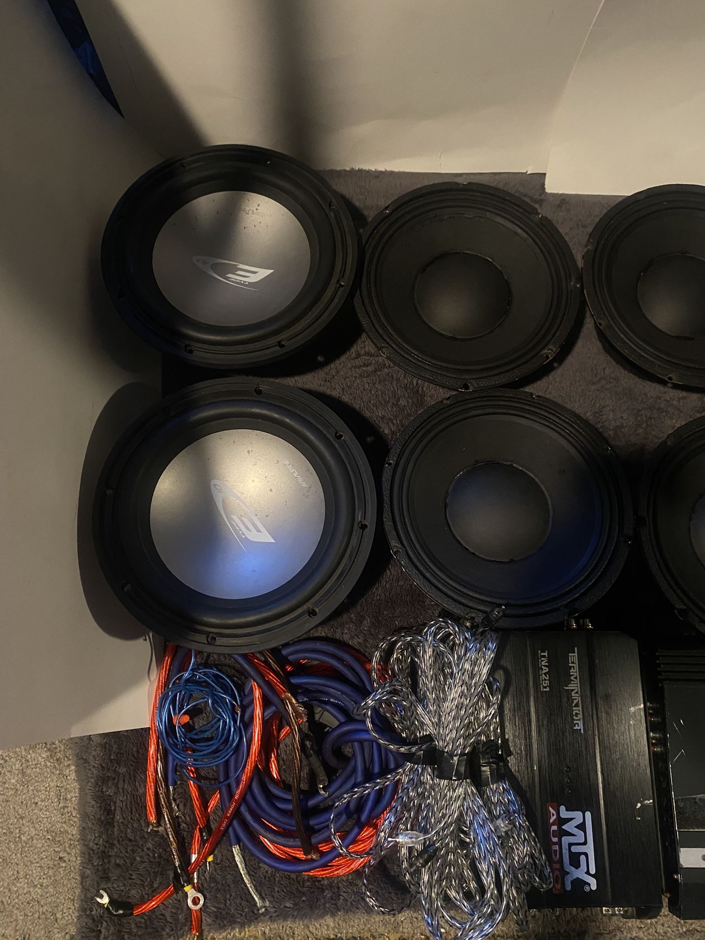 Subs And Midrange 10s And 12s Speaker Wire With Amps