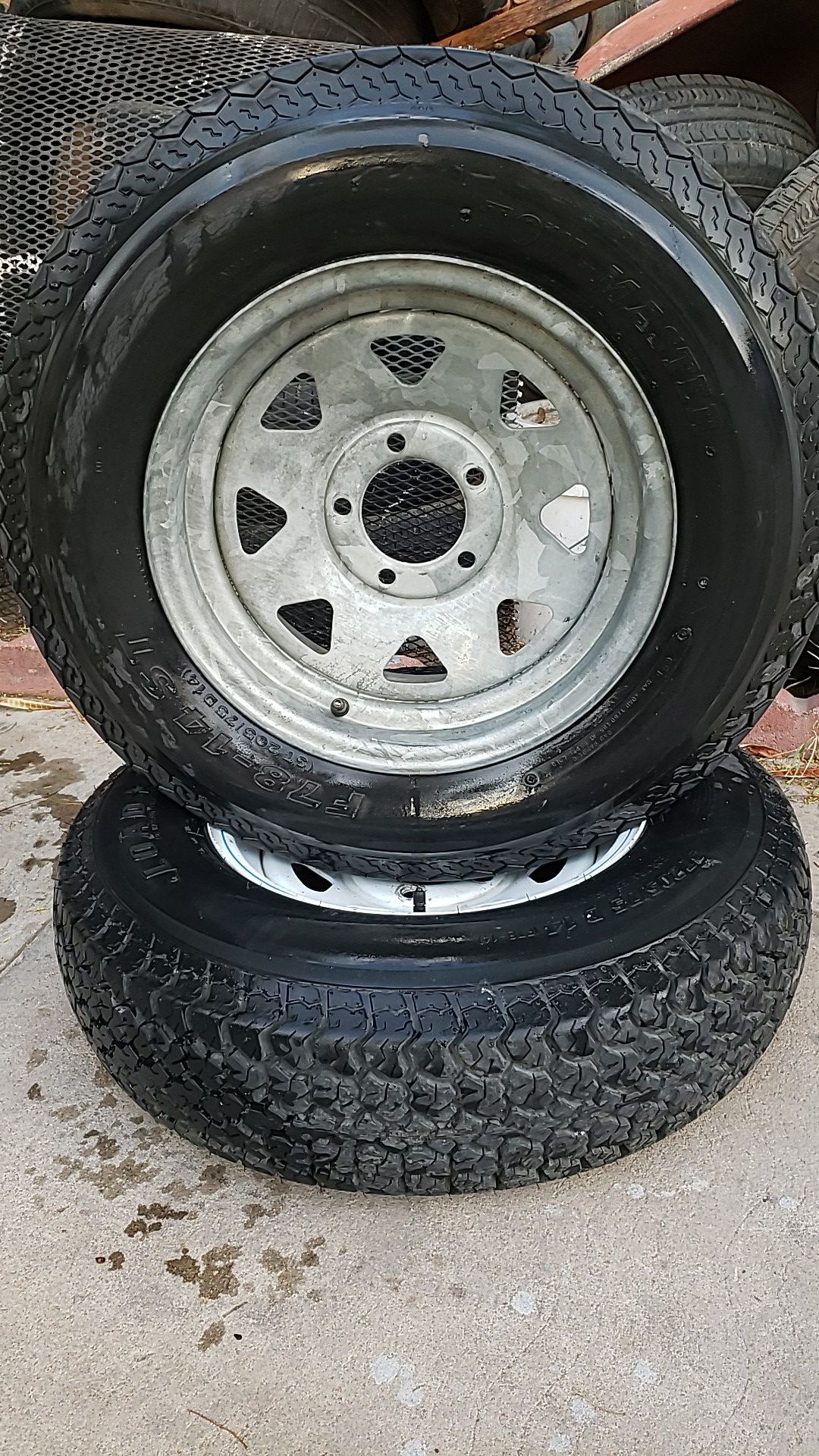 2 tires tomaster for trailer
