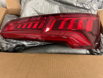 Right Tail Light Assembly - 2018-2020 Audi Q5 Sport Utility