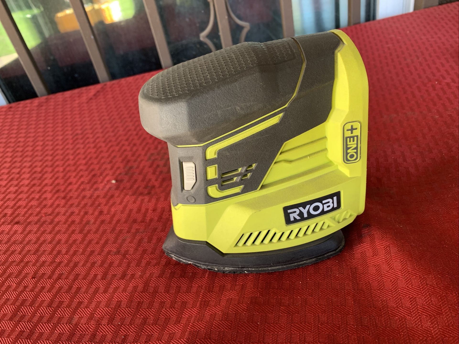 Ryobi One+ 18V Battery Powered Corner Cat Finishing Sander - Green/Black (P401)