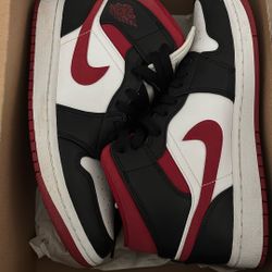 Air Jordan 1 Mid 
